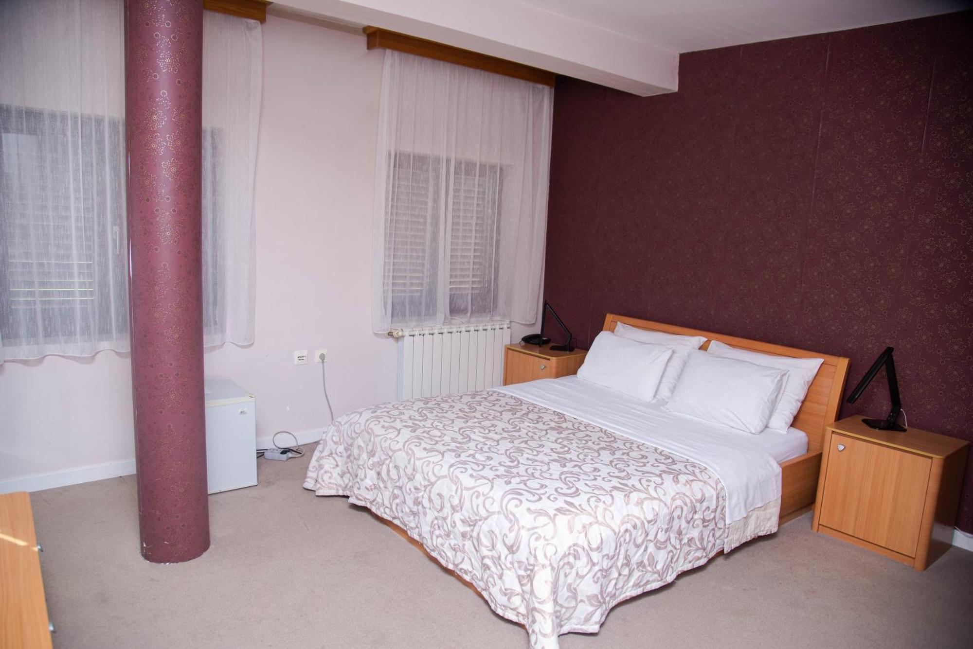 Hotel Dvor Bijelo Polje Exteriör bild