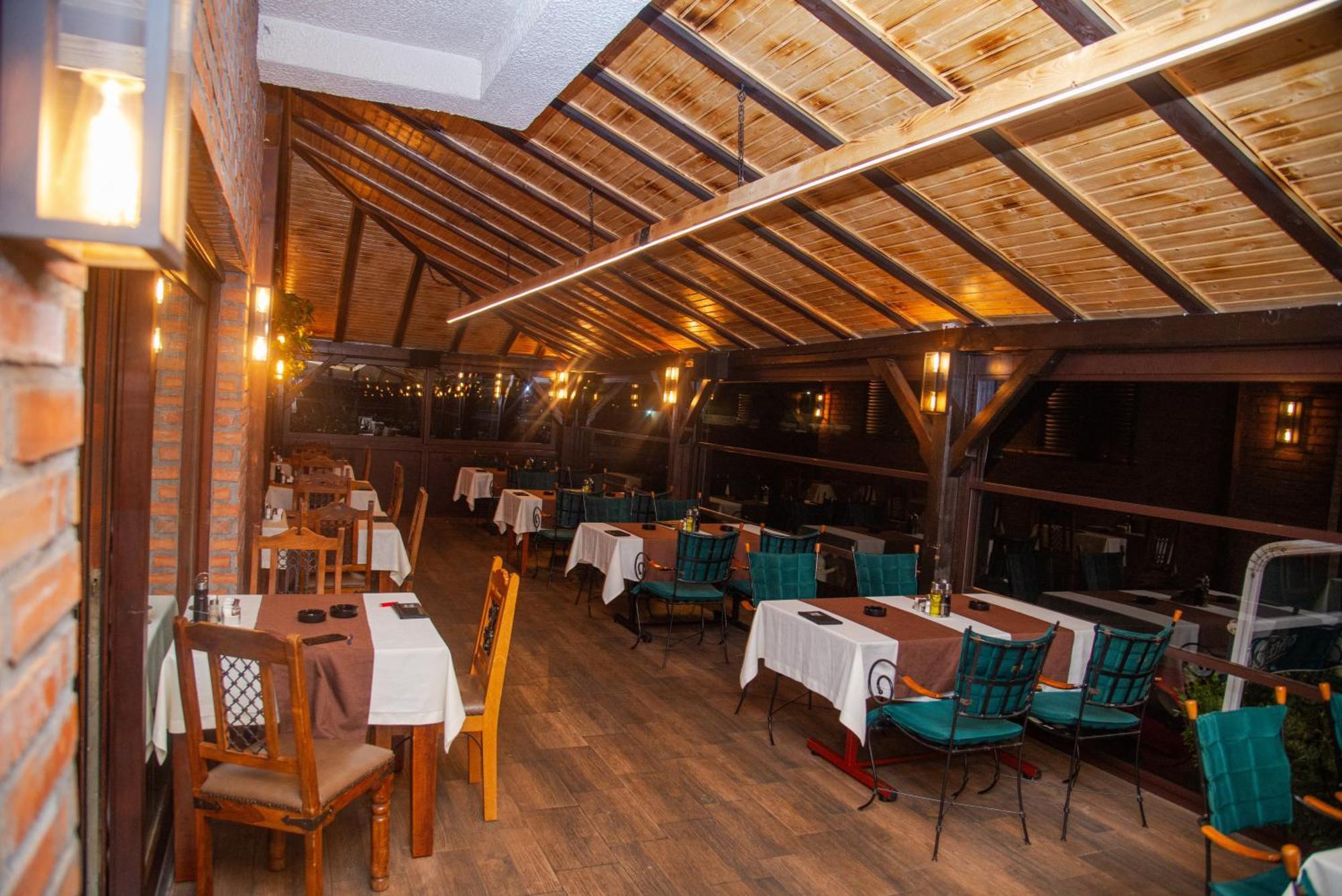 Hotel Dvor Bijelo Polje Exteriör bild