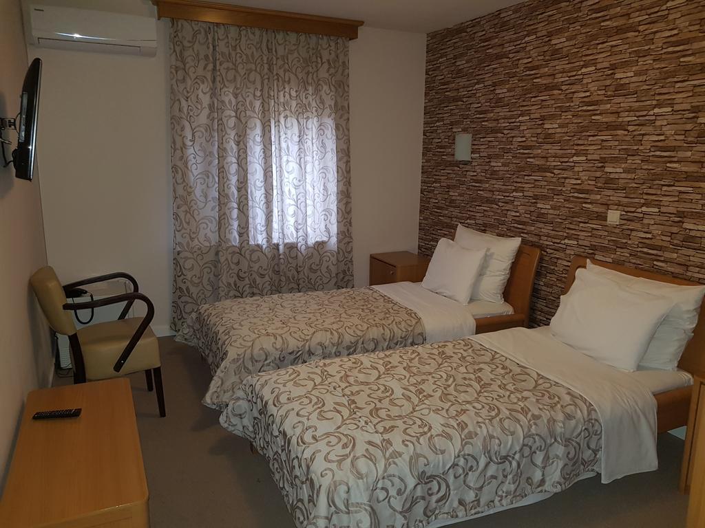 Hotel Dvor Bijelo Polje Exteriör bild